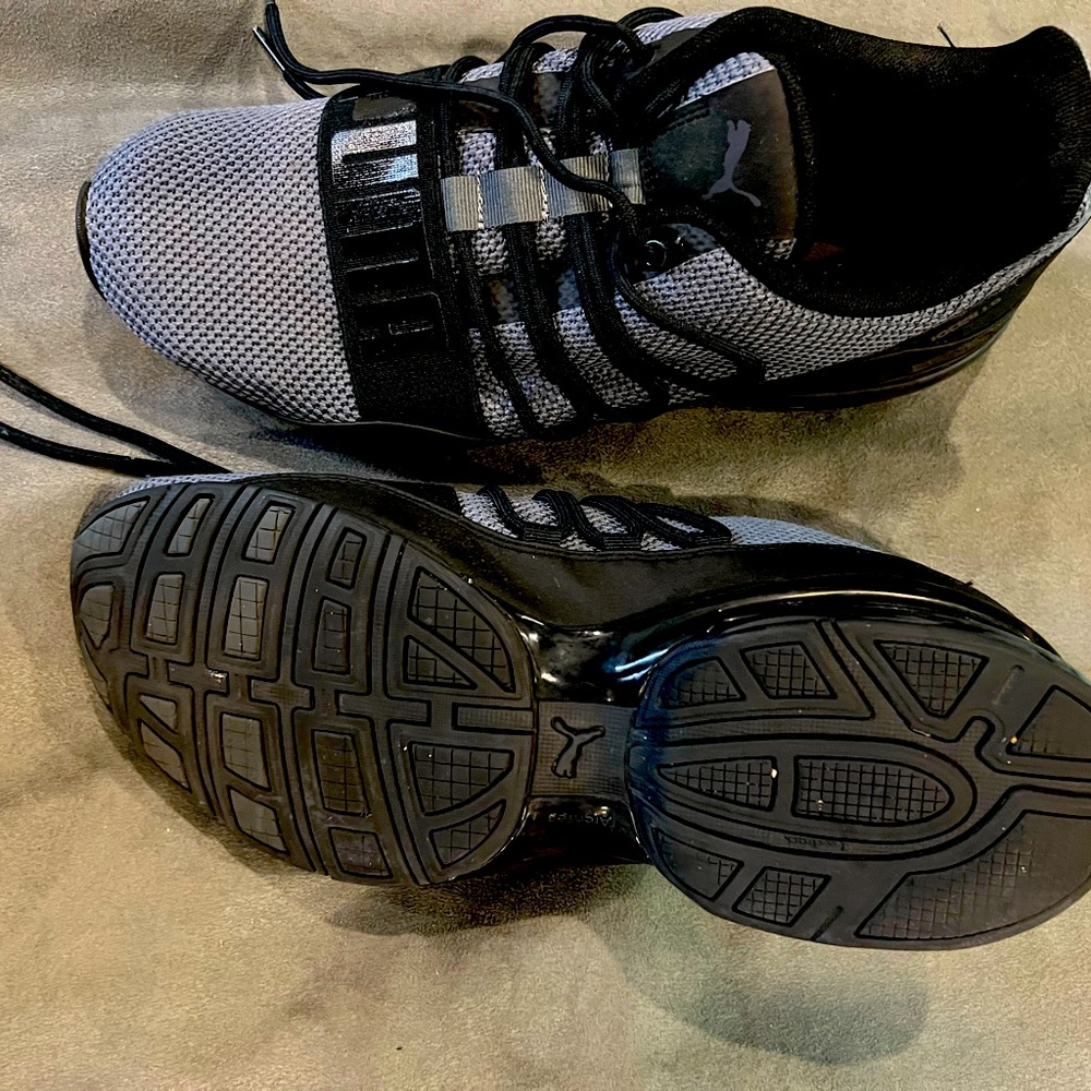 Mens 9.5 blk/gray puma running shoes